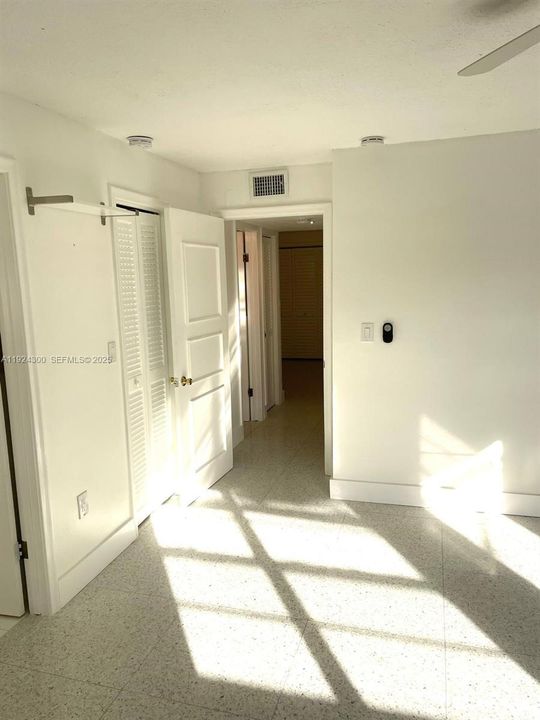 待售: $320,000 (1 贝兹, 1 浴室, 765 平方英尺)