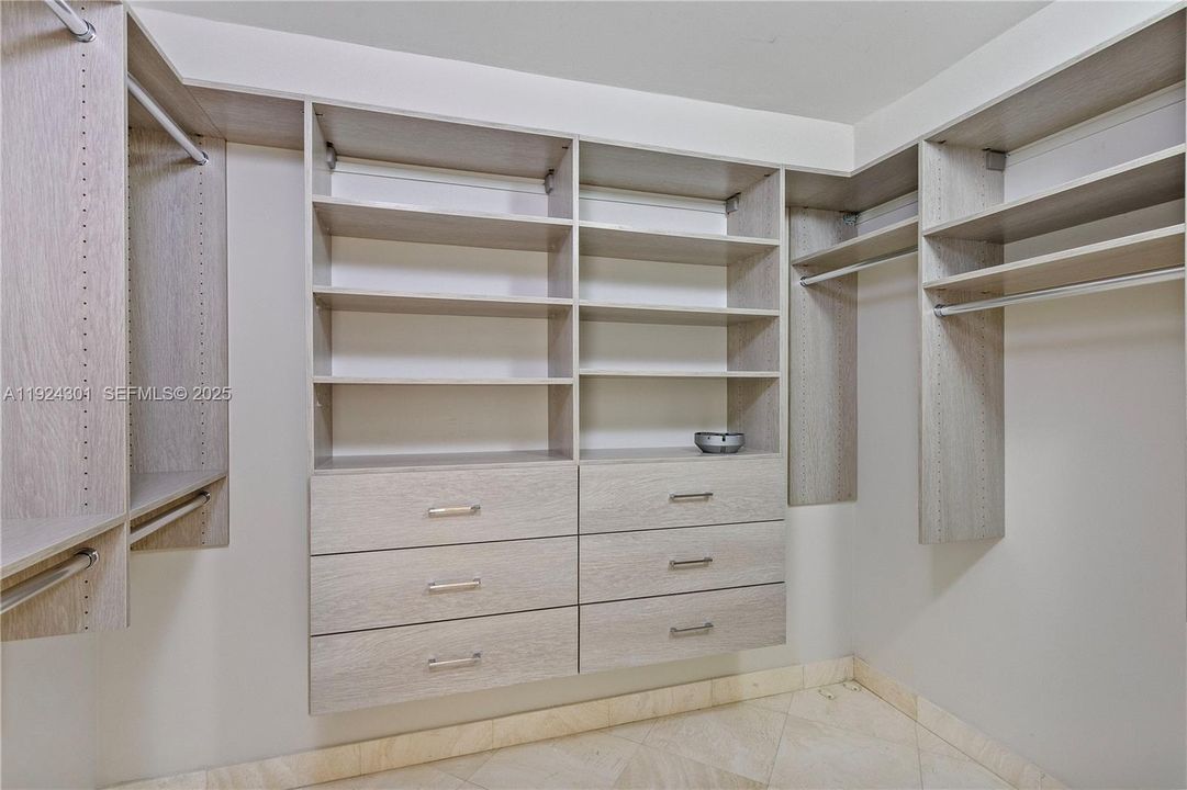 For Rent: $9,950 (3 beds, 3 baths, 2210 Square Feet)