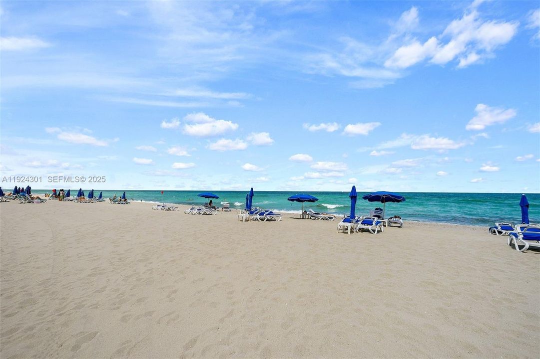 For Rent: $9,950 (3 beds, 3 baths, 2210 Square Feet)