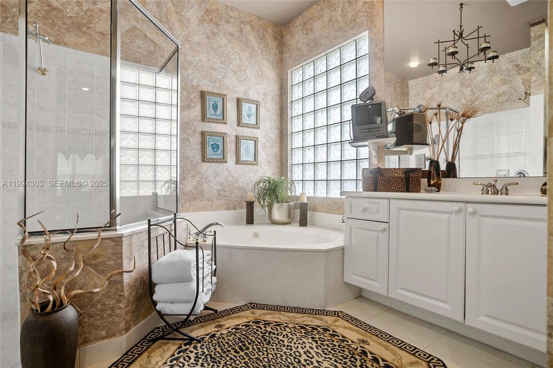 For Sale: $499,900 (2 beds, 2 baths, 2299 Square Feet)