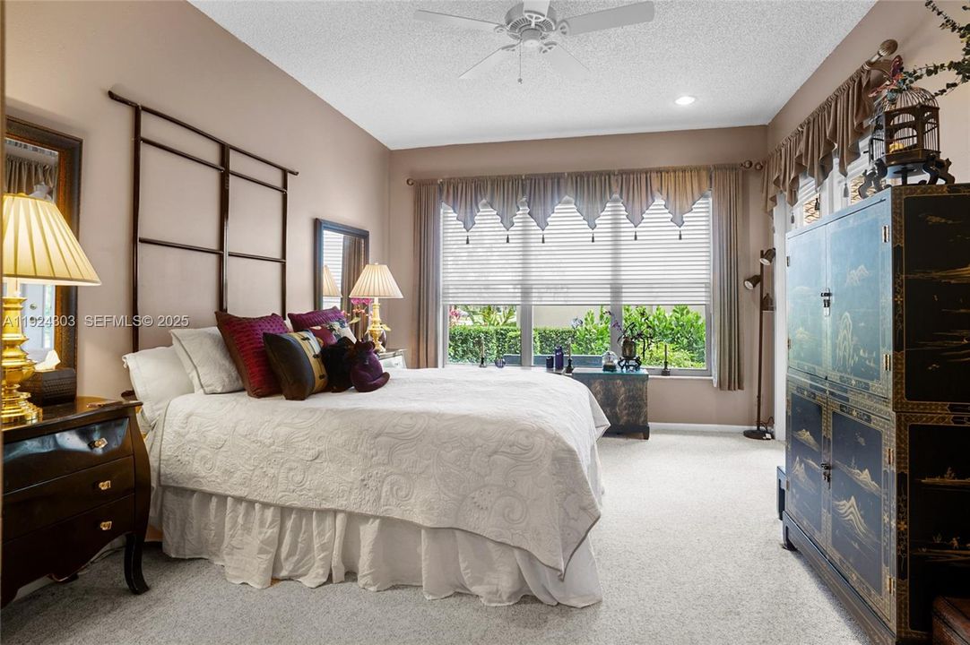 For Sale: $499,900 (2 beds, 2 baths, 2299 Square Feet)