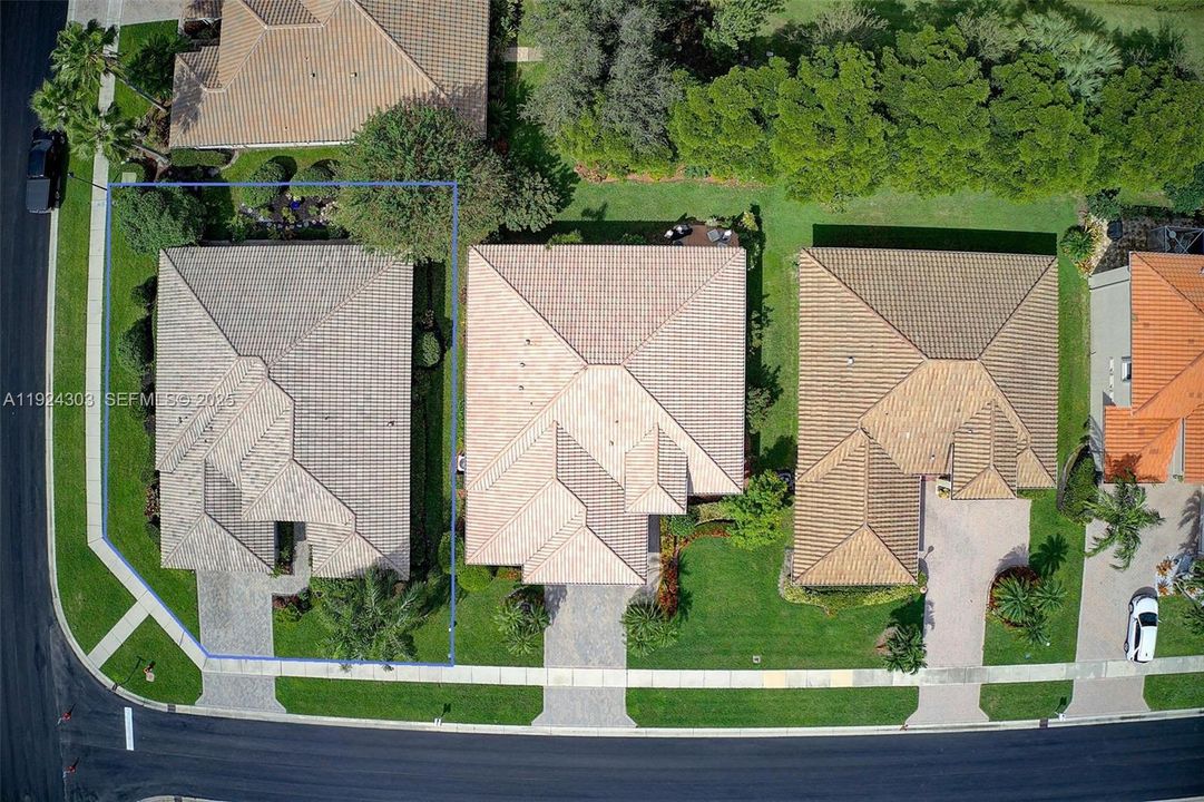 For Sale: $499,900 (2 beds, 2 baths, 2299 Square Feet)