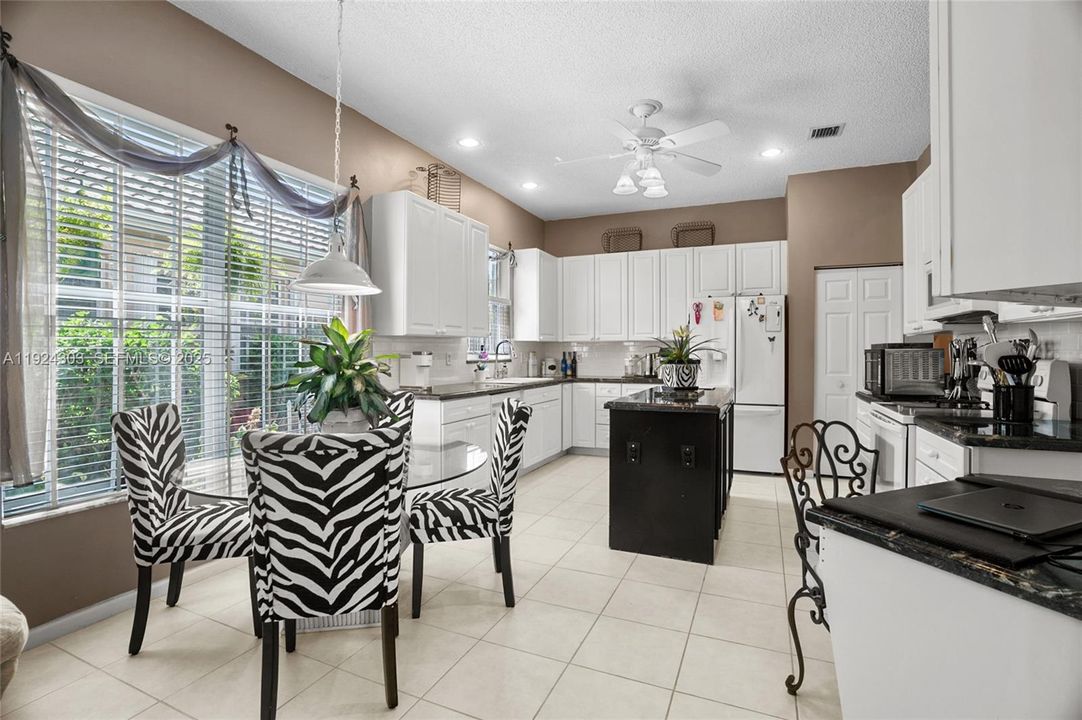 For Sale: $499,900 (2 beds, 2 baths, 2299 Square Feet)