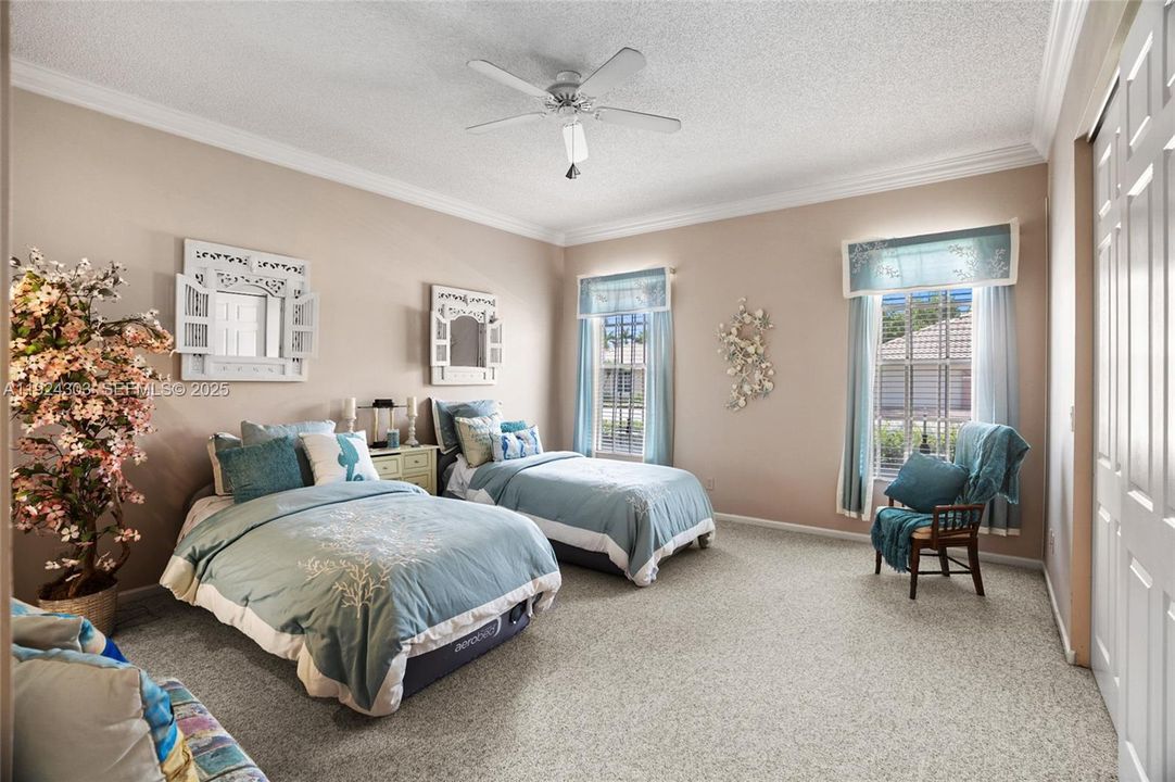 For Sale: $499,900 (2 beds, 2 baths, 2299 Square Feet)