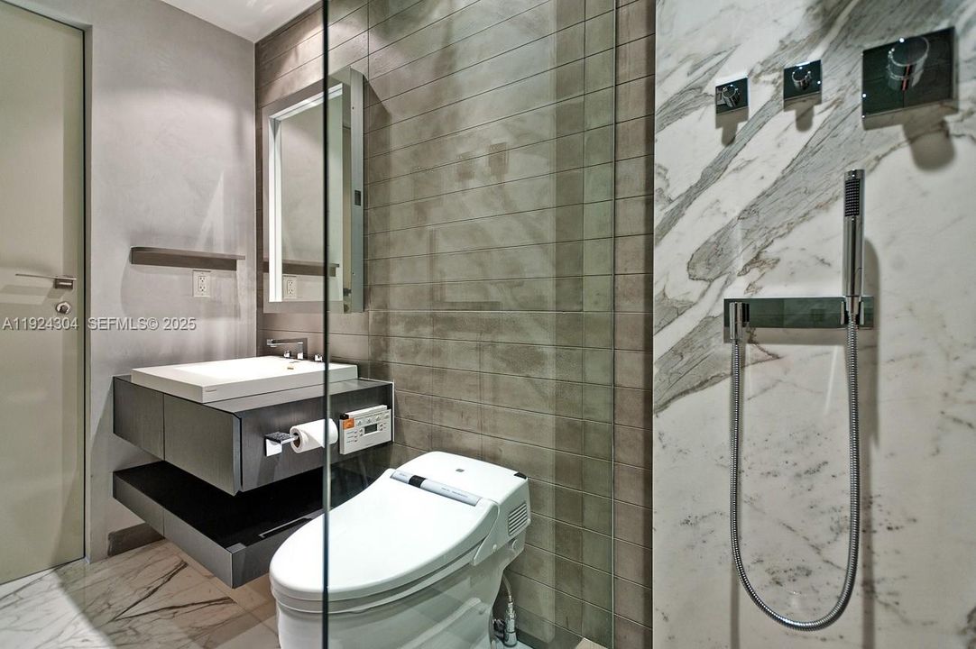 待售: $1,850,000 (2 贝兹, 3 浴室, 1730 平方英尺)