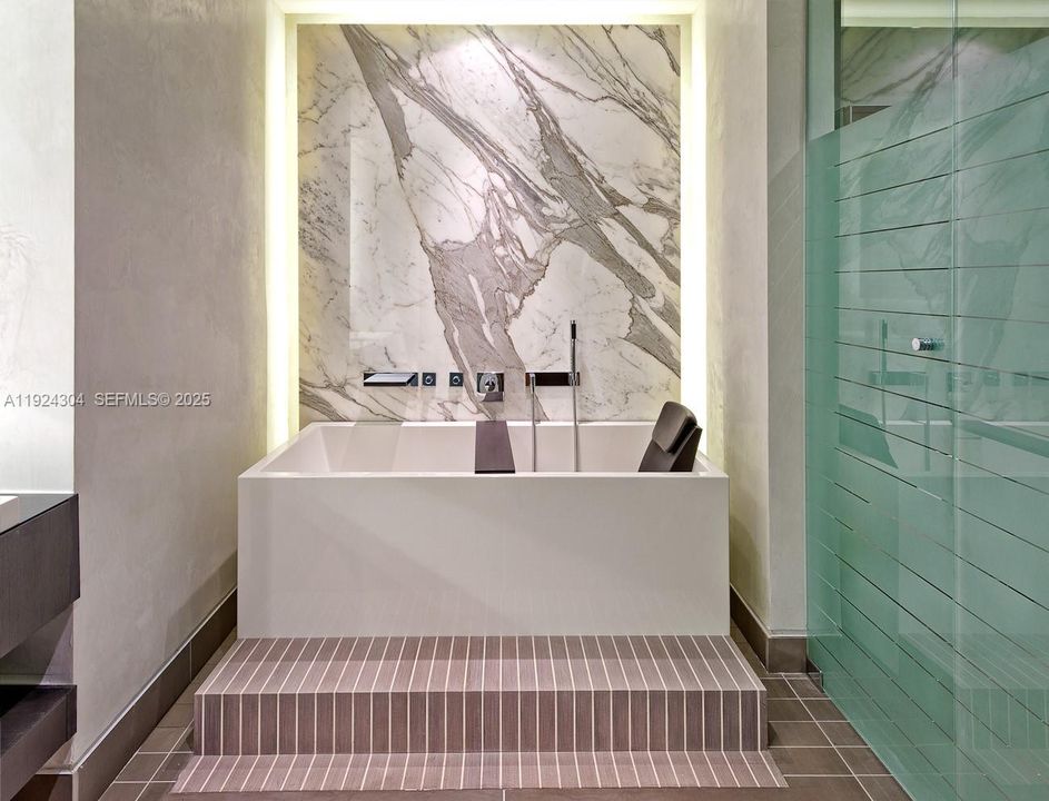 待售: $1,850,000 (2 贝兹, 3 浴室, 1730 平方英尺)