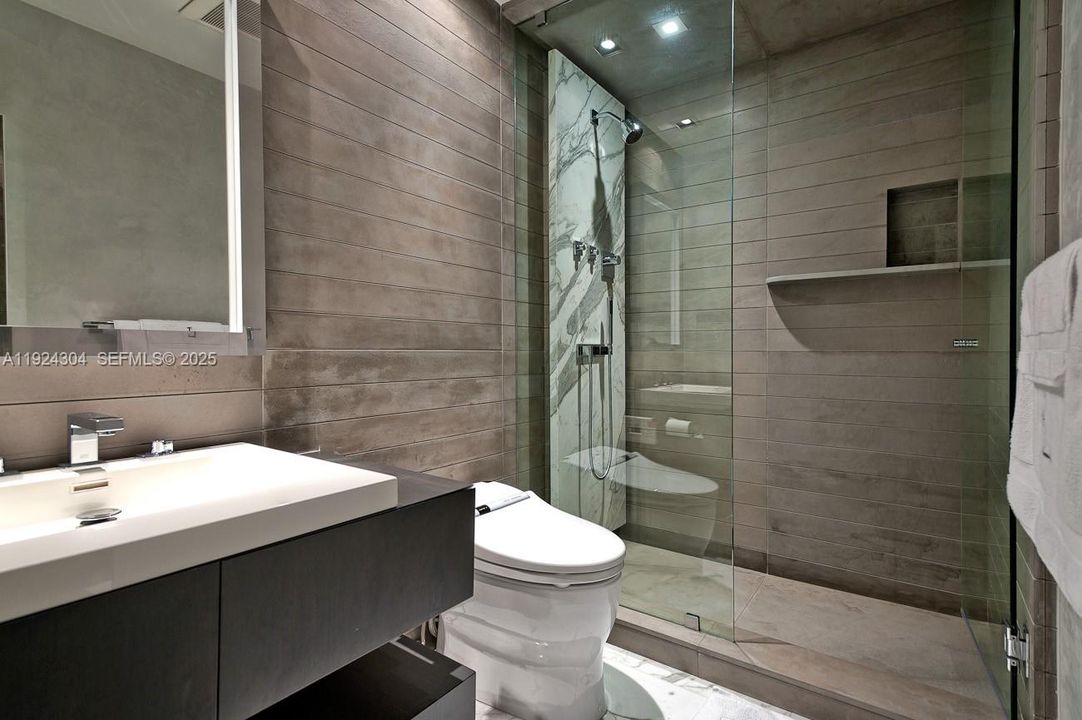 待售: $1,850,000 (2 贝兹, 3 浴室, 1730 平方英尺)