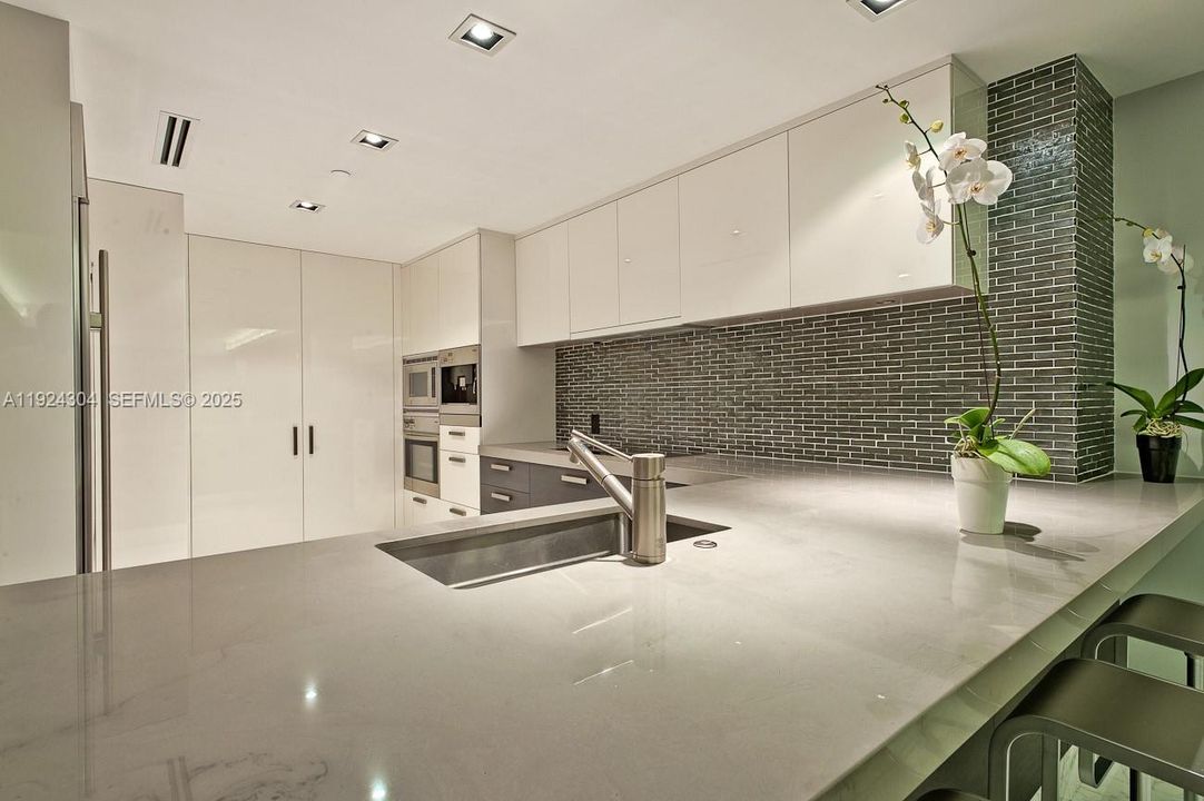 待售: $1,850,000 (2 贝兹, 3 浴室, 1730 平方英尺)