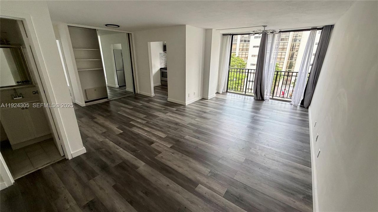 For Rent: $2,100 (1 beds, 1 baths, 767 Square Feet)