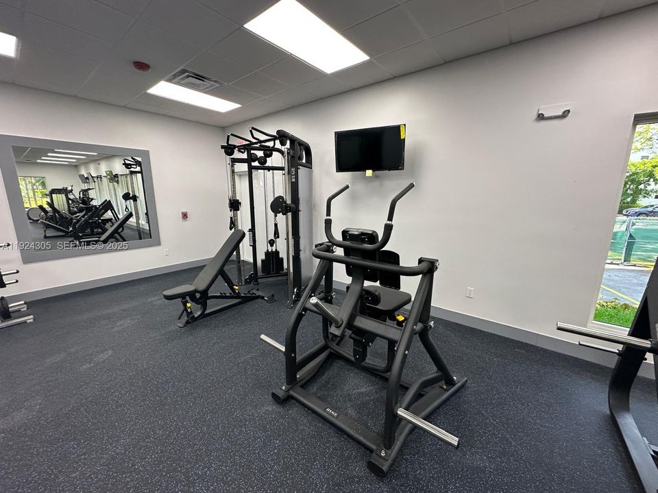 For Rent: $2,100 (1 beds, 1 baths, 767 Square Feet)