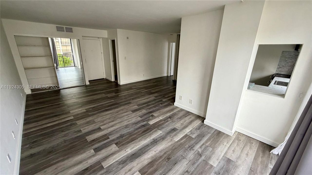 For Rent: $2,100 (1 beds, 1 baths, 767 Square Feet)