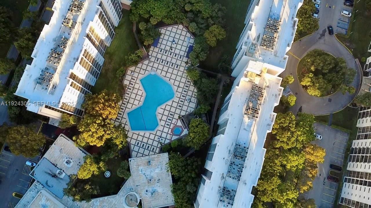 For Rent: $2,100 (1 beds, 1 baths, 767 Square Feet)