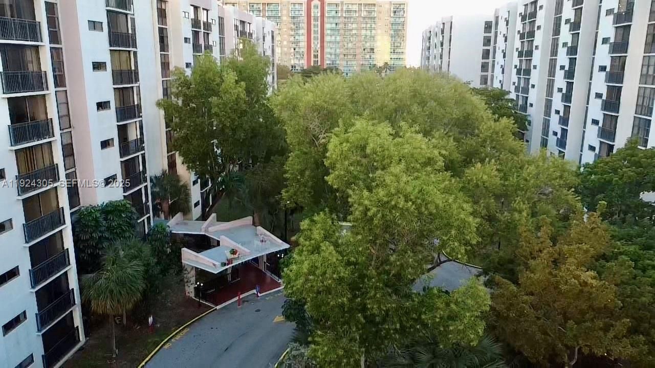 For Rent: $2,100 (1 beds, 1 baths, 767 Square Feet)