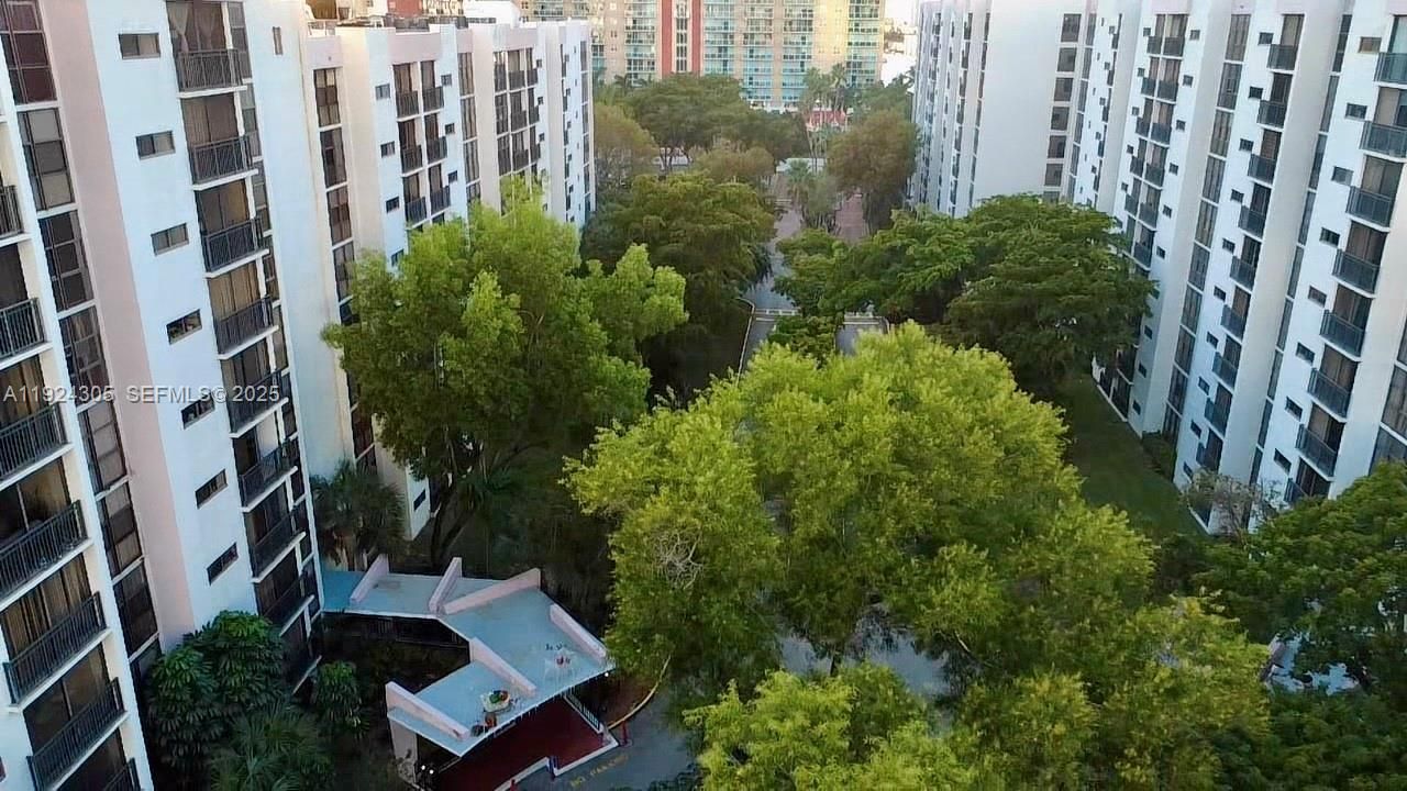 For Rent: $2,100 (1 beds, 1 baths, 767 Square Feet)