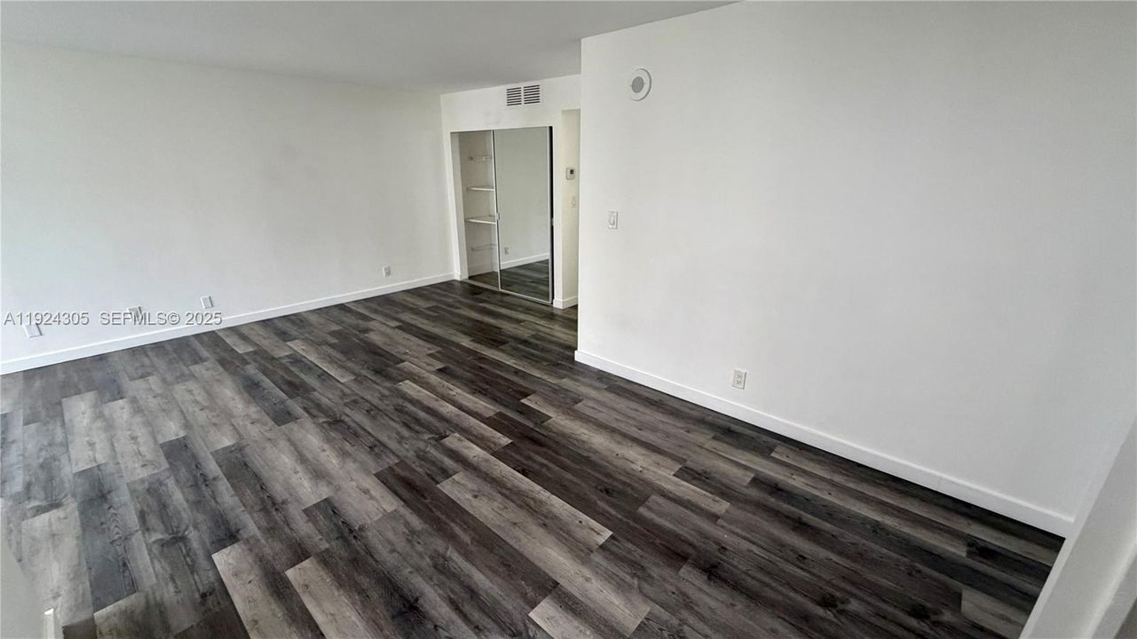 For Rent: $2,100 (1 beds, 1 baths, 767 Square Feet)