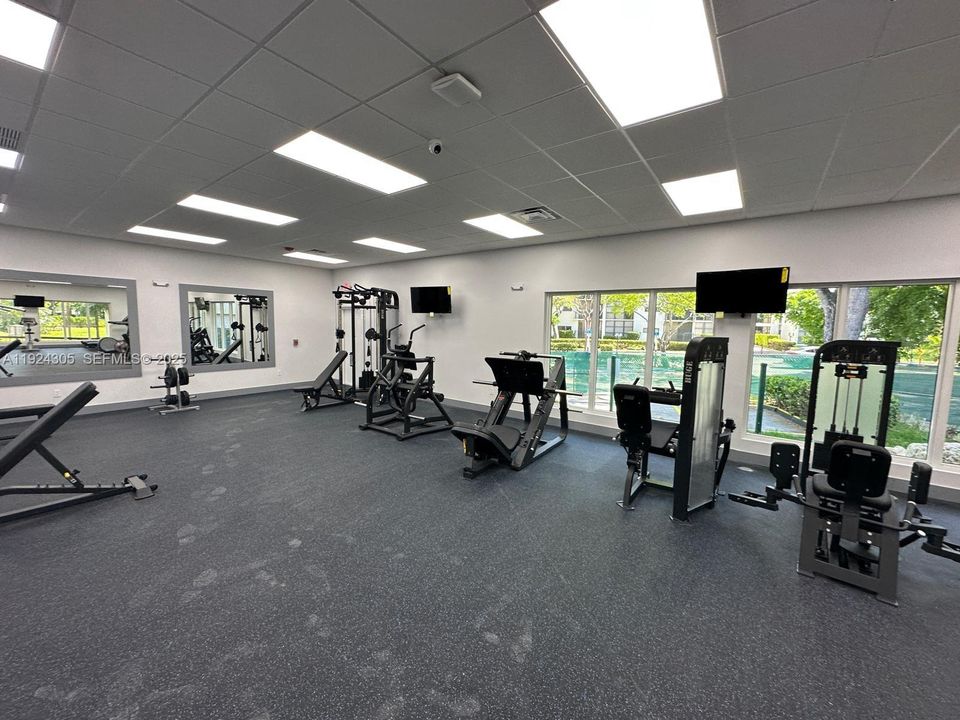 For Rent: $2,100 (1 beds, 1 baths, 767 Square Feet)