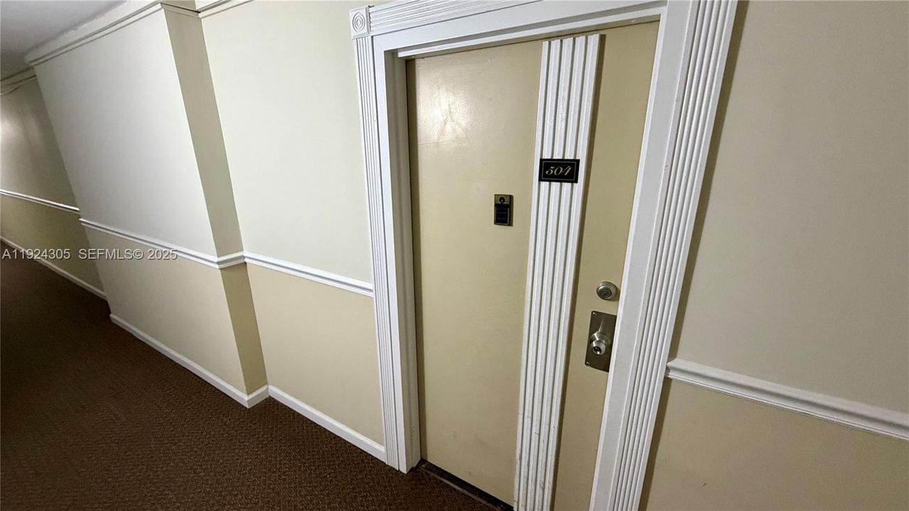 Entrance door unit