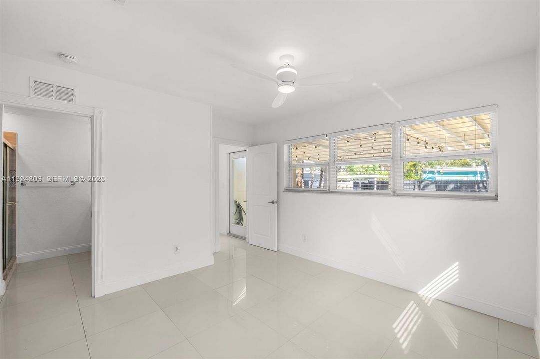 For Rent: $4,000 (2 beds, 2 baths, 1262 Square Feet)