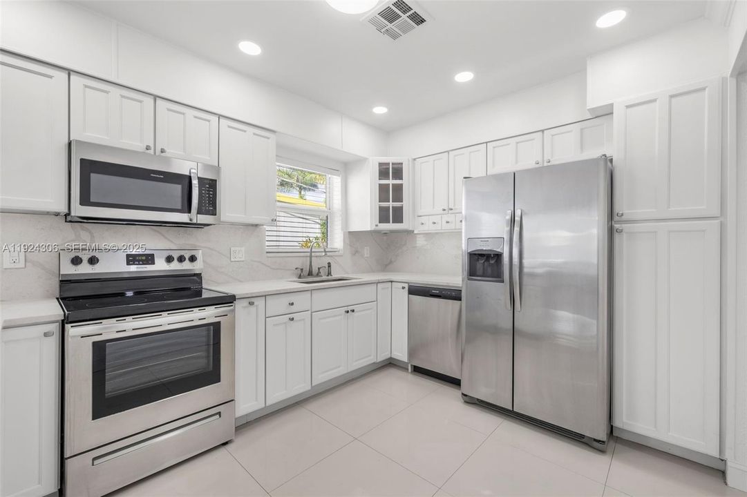 For Rent: $4,000 (2 beds, 2 baths, 1262 Square Feet)