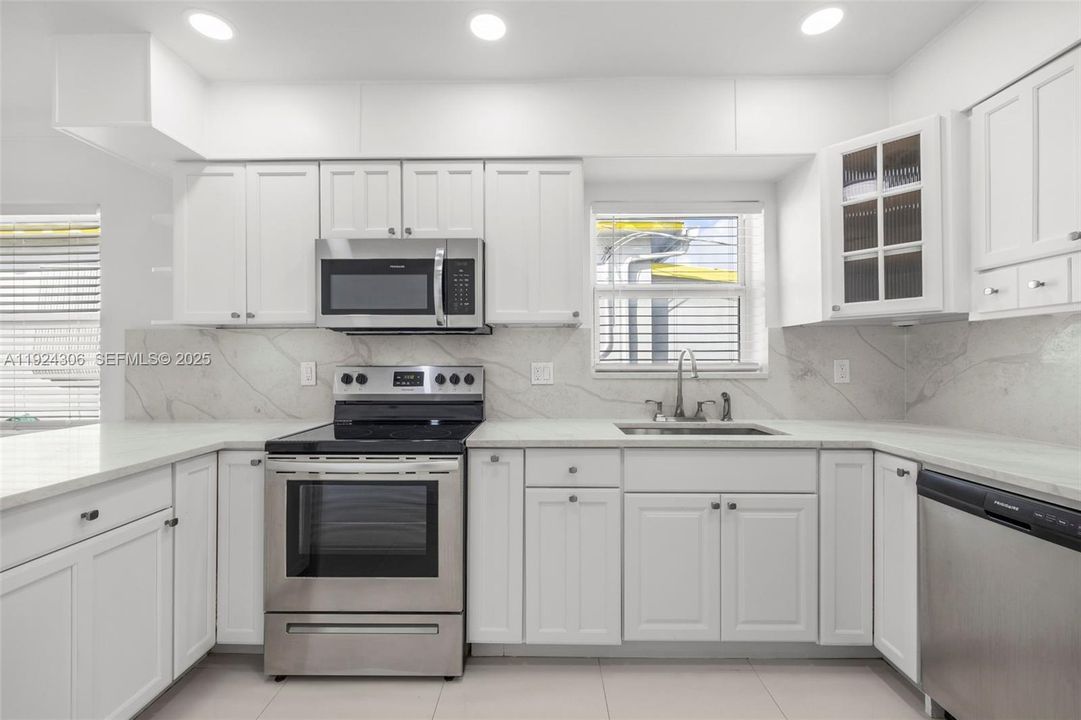 For Rent: $4,000 (2 beds, 2 baths, 1262 Square Feet)