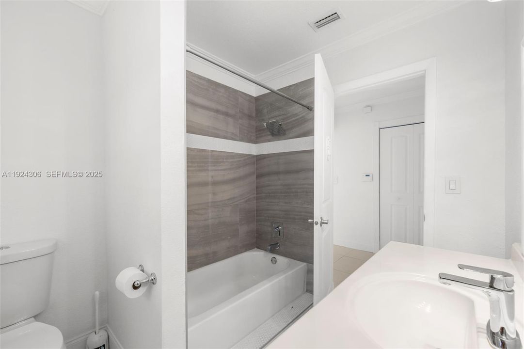 For Rent: $4,000 (2 beds, 2 baths, 1262 Square Feet)