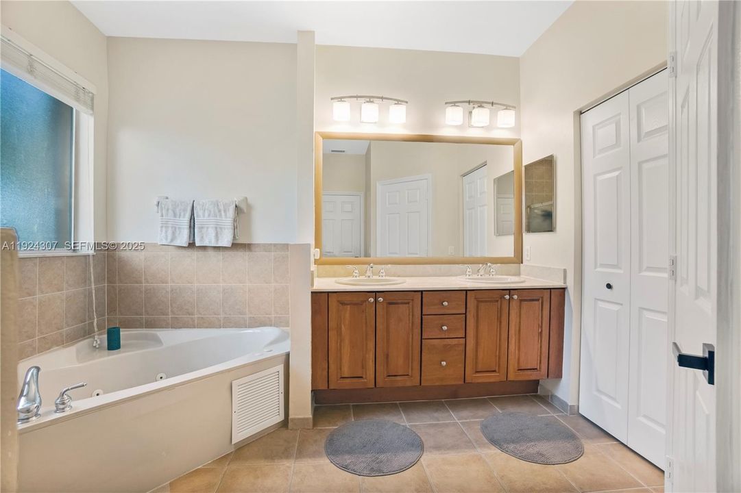 待售: $849,000 (4 贝兹, 3 浴室, 2934 平方英尺)