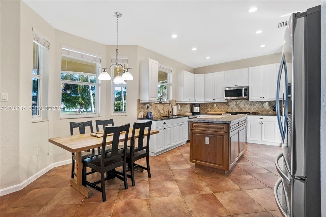 待售: $849,000 (4 贝兹, 3 浴室, 2934 平方英尺)