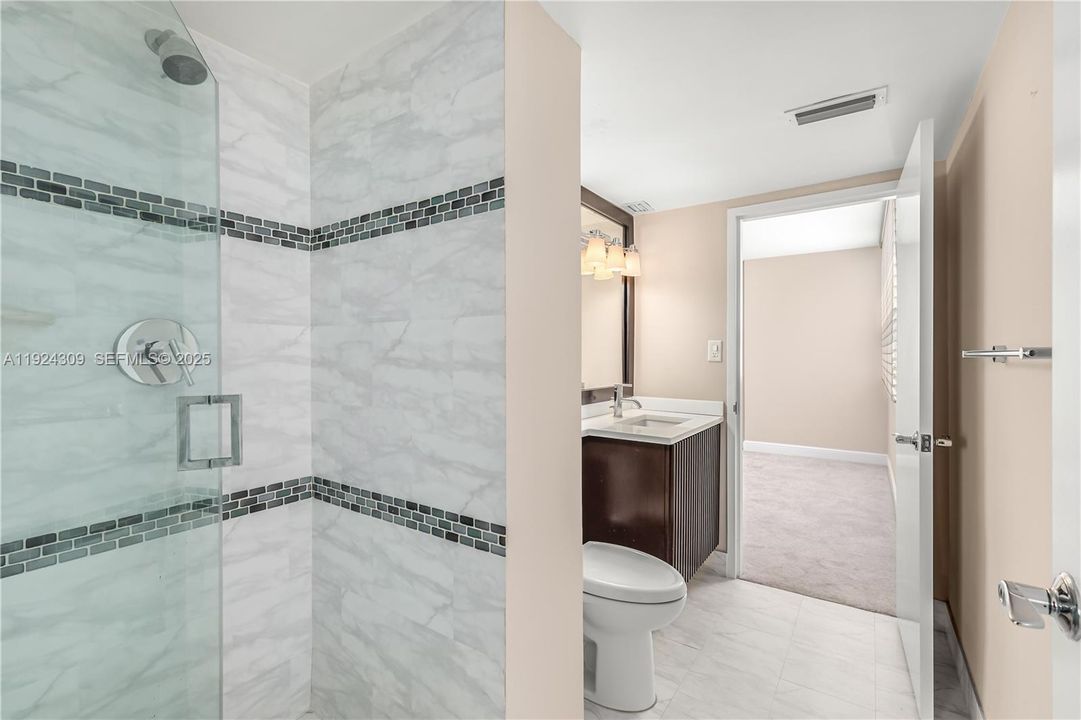 出租: $3,000 (2 贝兹, 2 浴室, 1285 平方英尺)