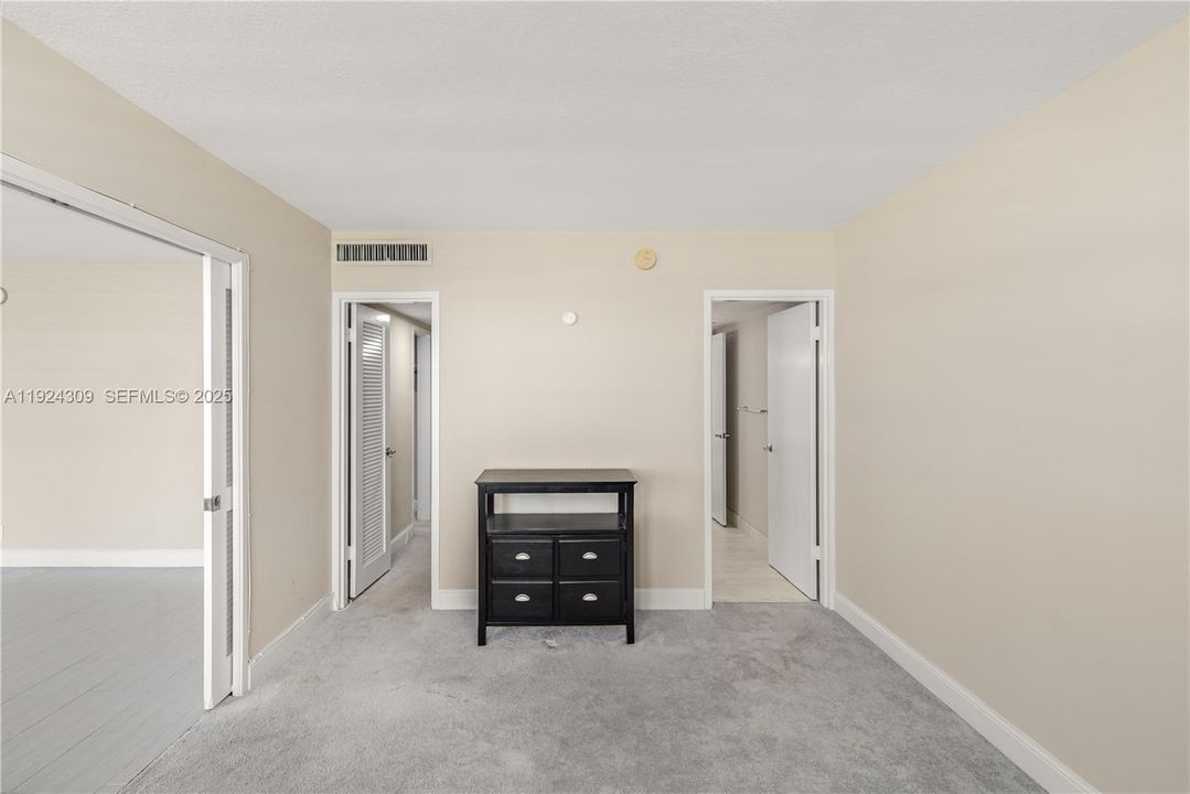 出租: $3,000 (2 贝兹, 2 浴室, 1285 平方英尺)