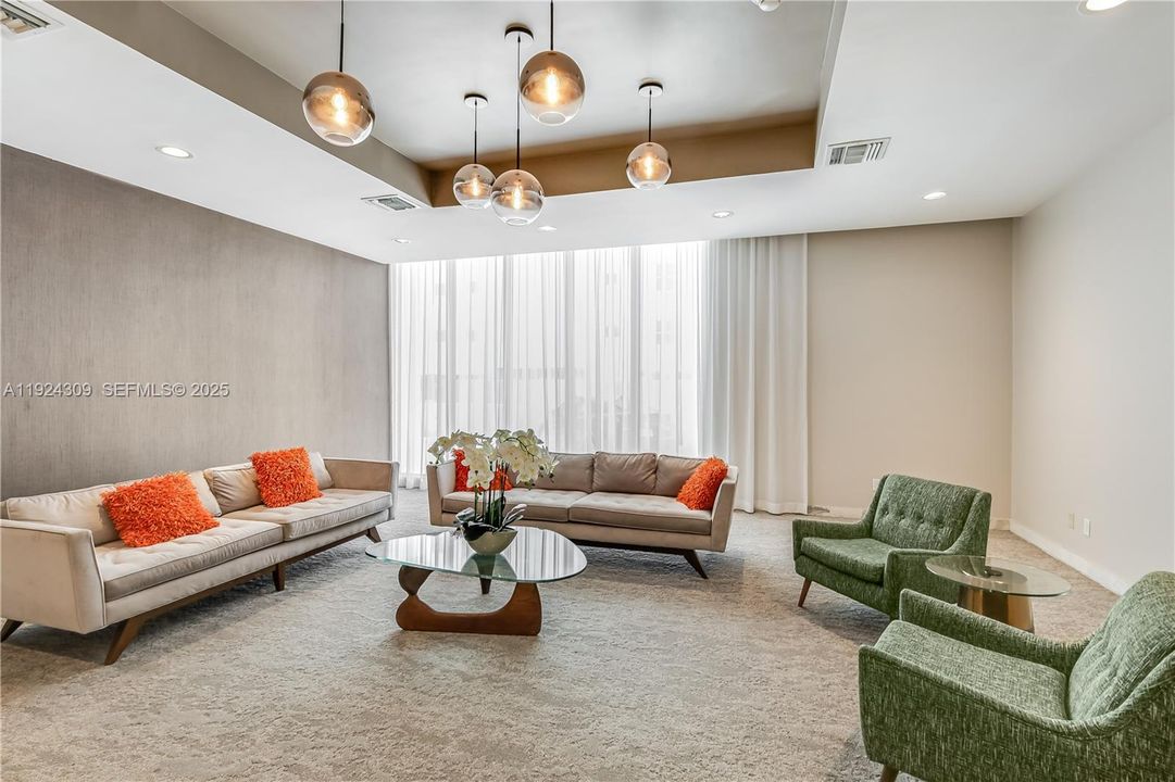 出租: $3,000 (2 贝兹, 2 浴室, 1285 平方英尺)