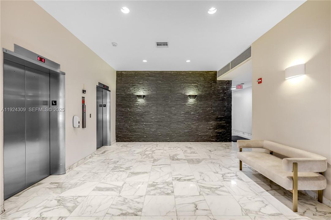 出租: $3,000 (2 贝兹, 2 浴室, 1285 平方英尺)