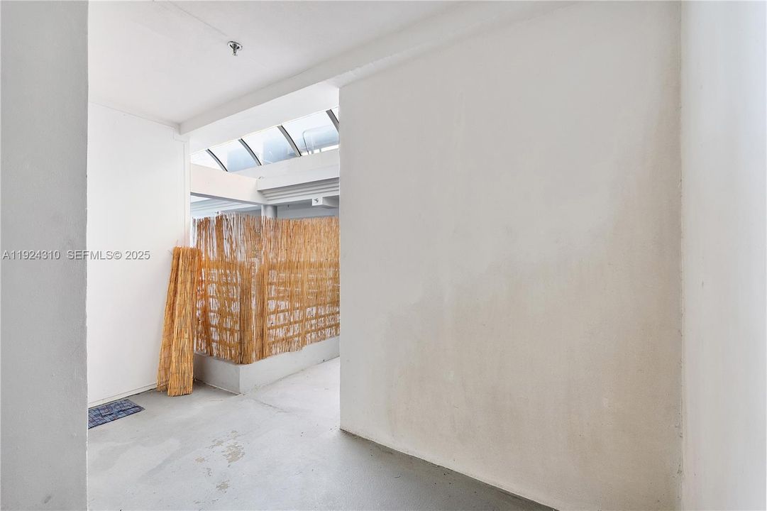 В аренду: $4,000 (2 спален, 1 ванн, 1475 Квадратных фут)