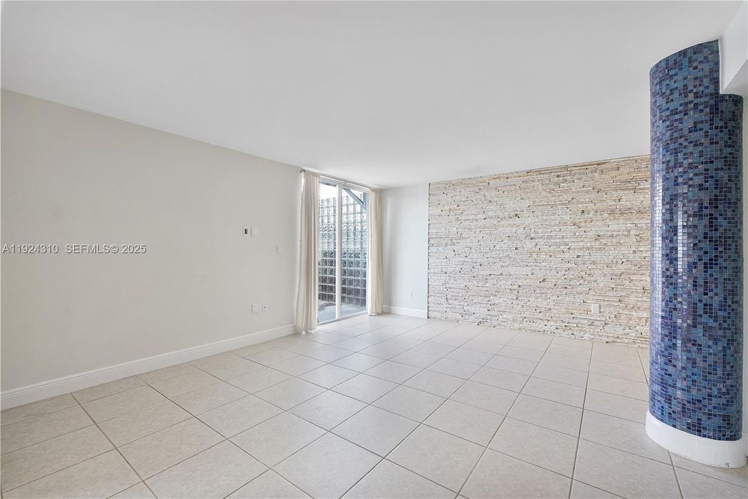 В аренду: $4,000 (2 спален, 1 ванн, 1475 Квадратных фут)