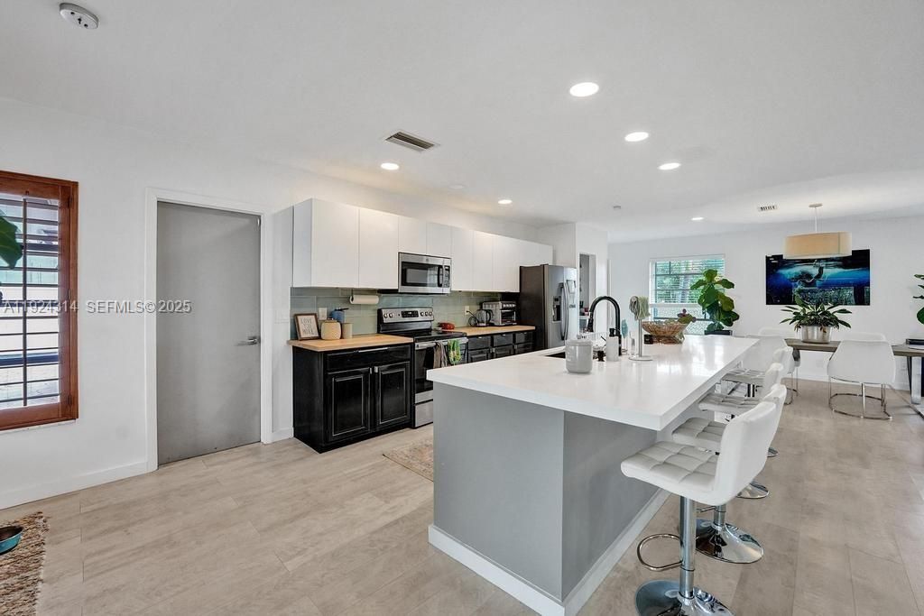 For Rent: $5,500 (3 beds, 2 baths, 2187 Square Feet)