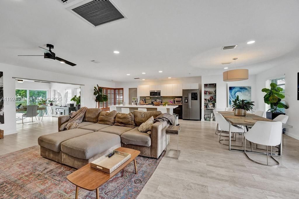 For Rent: $5,500 (3 beds, 2 baths, 2187 Square Feet)