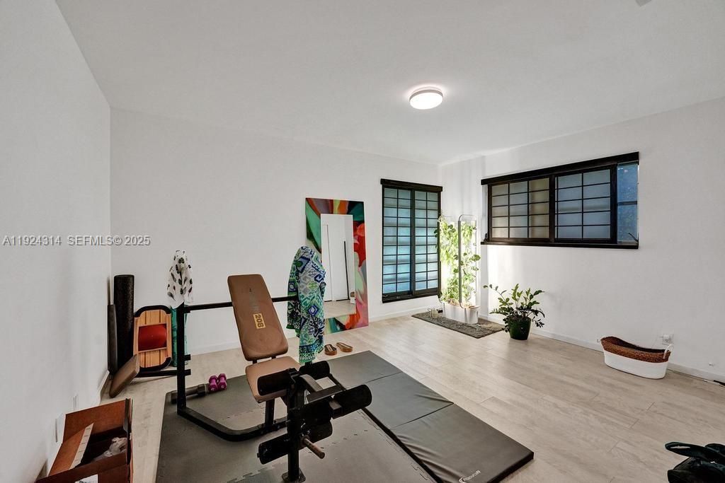 For Rent: $5,500 (3 beds, 2 baths, 2187 Square Feet)