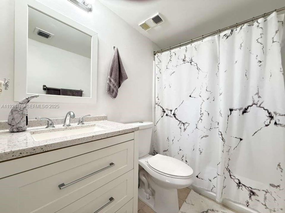 For Rent: $2,300 (2 beds, 2 baths, 887 Square Feet)