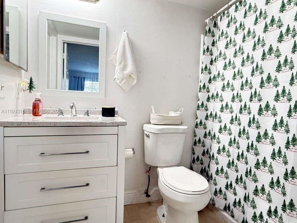 For Rent: $2,300 (2 beds, 2 baths, 887 Square Feet)