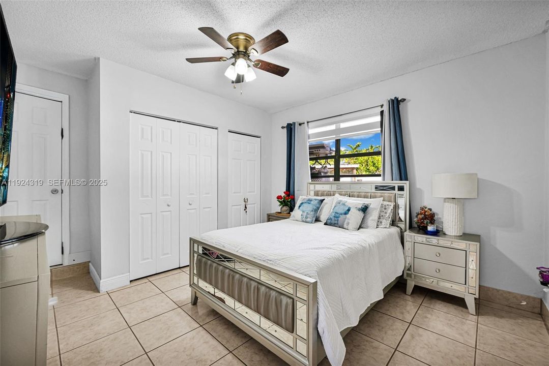 For Sale: $880,000 (6 beds, 3 baths, 1902 Square Feet)