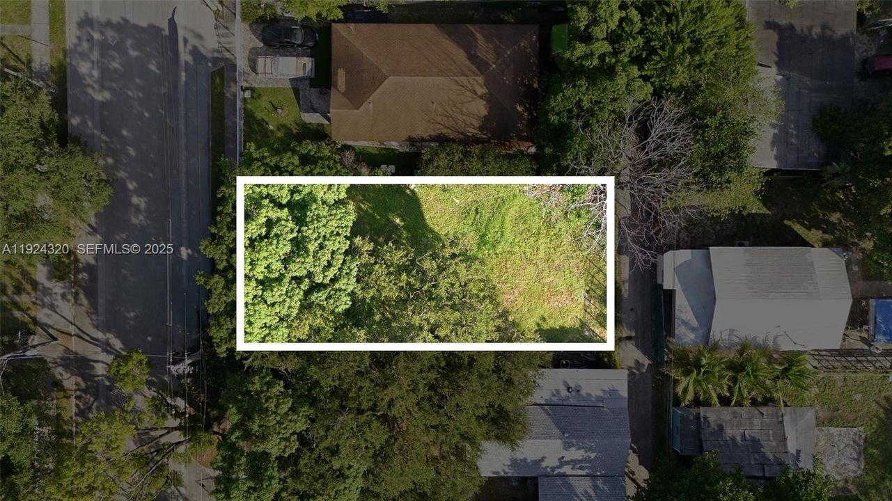 На продажу: $695,000 (0.12 acres)