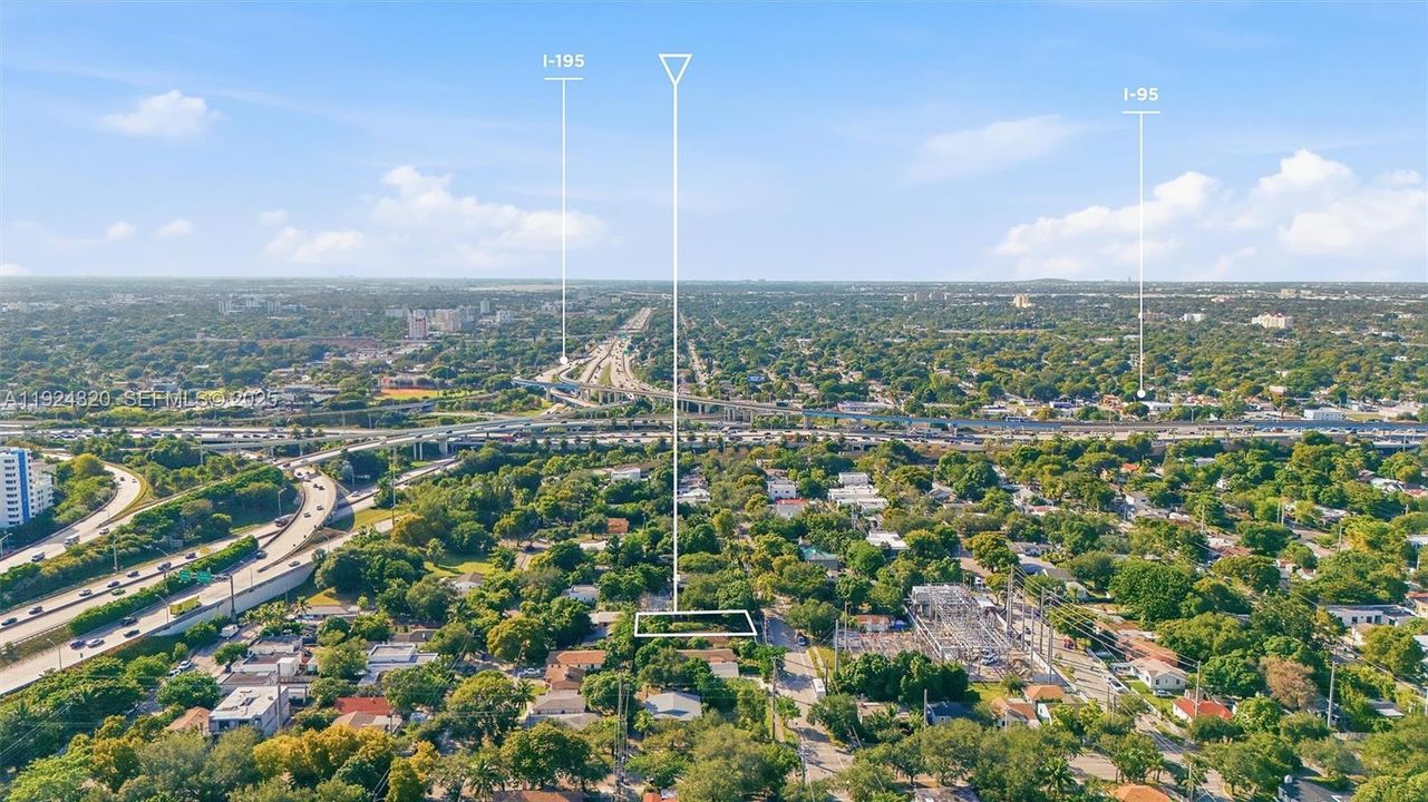 На продажу: $695,000 (0.12 acres)