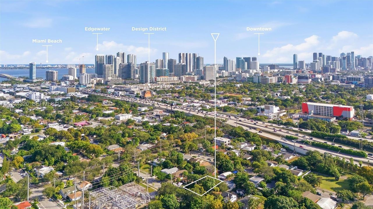 На продажу: $695,000 (0.12 acres)