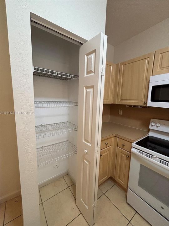 В аренду: $2,850 (3 спален, 2 ванн, 1404 Квадратных фут)