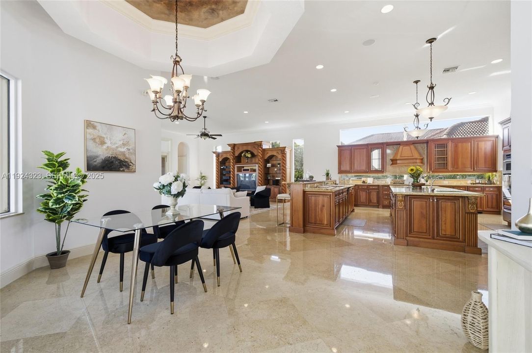 En Venta: $4,100,000 (6 camas, 7 baños, 8508 Pies cuadrados)