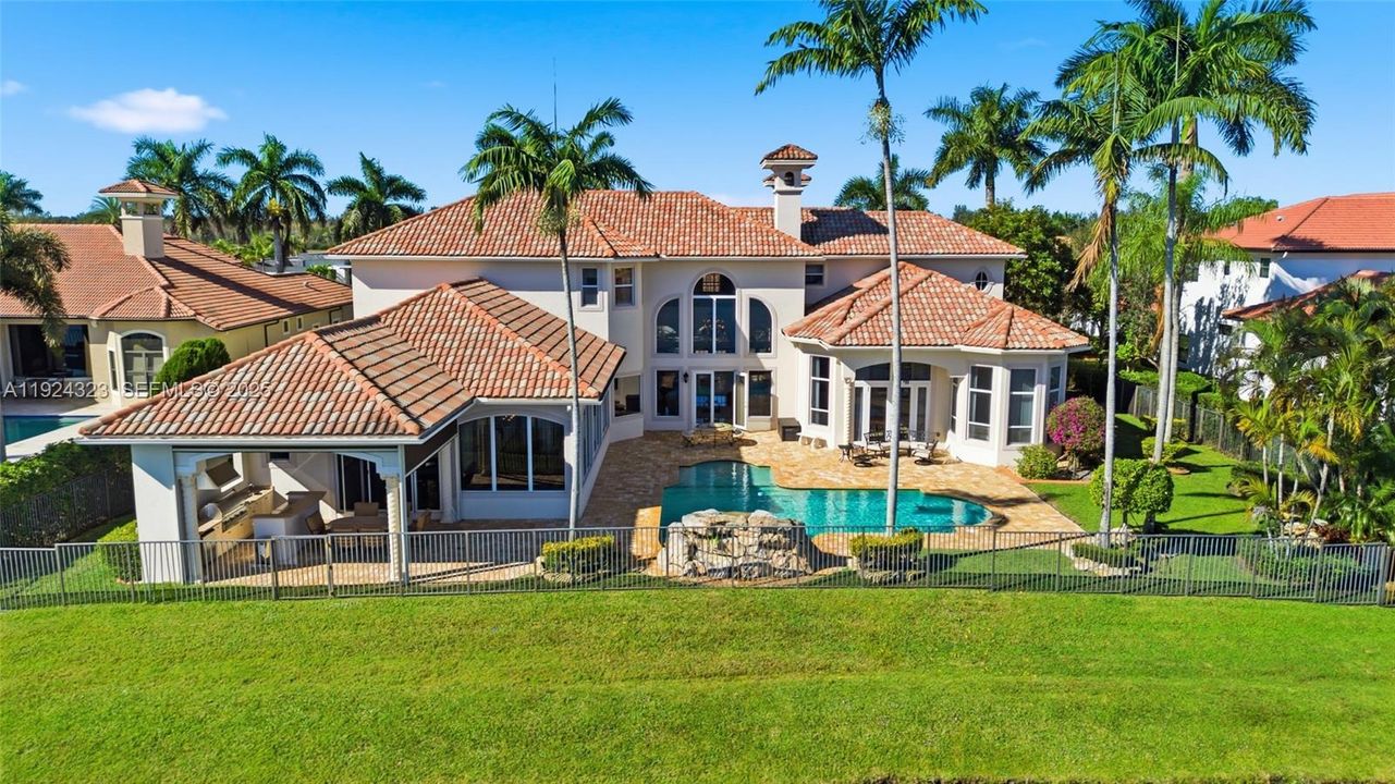For Sale: $4,100,000 (6 beds, 7 baths, 8508 Square Feet)