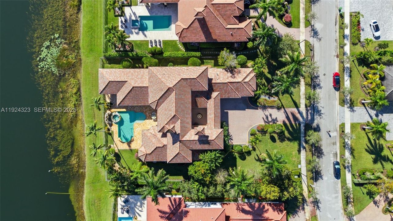 For Sale: $4,100,000 (6 beds, 7 baths, 8508 Square Feet)