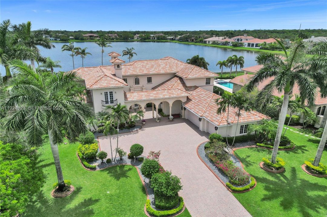 For Sale: $4,100,000 (6 beds, 7 baths, 8508 Square Feet)