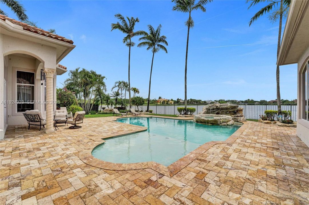 For Sale: $4,100,000 (6 beds, 7 baths, 8508 Square Feet)