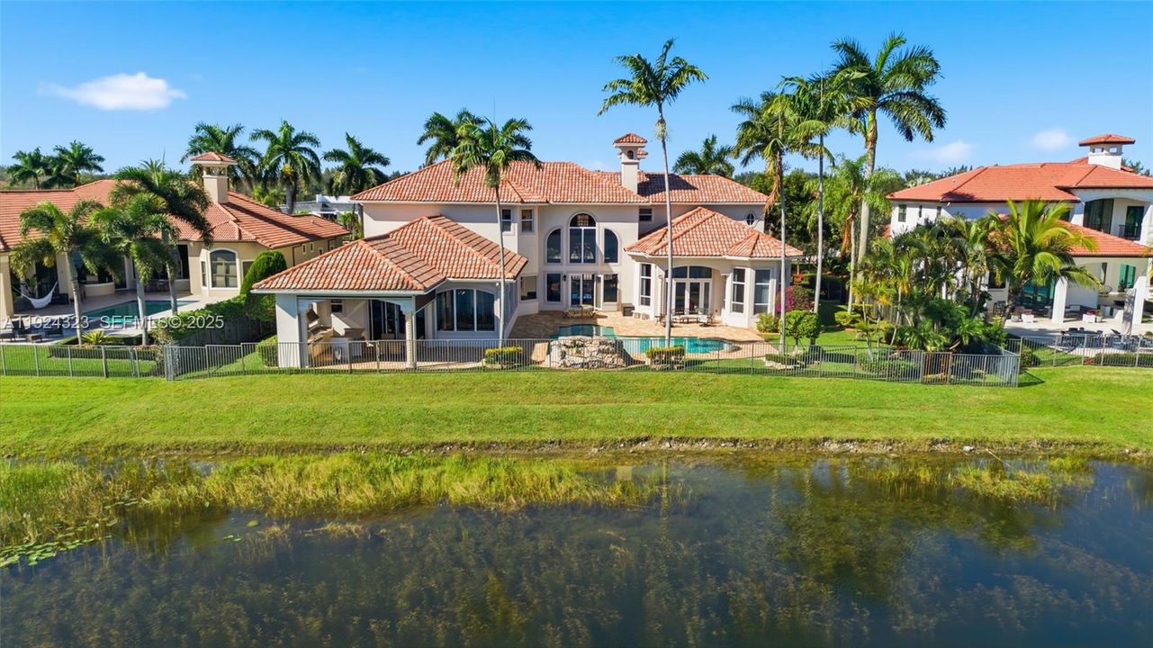 For Sale: $4,100,000 (6 beds, 7 baths, 8508 Square Feet)