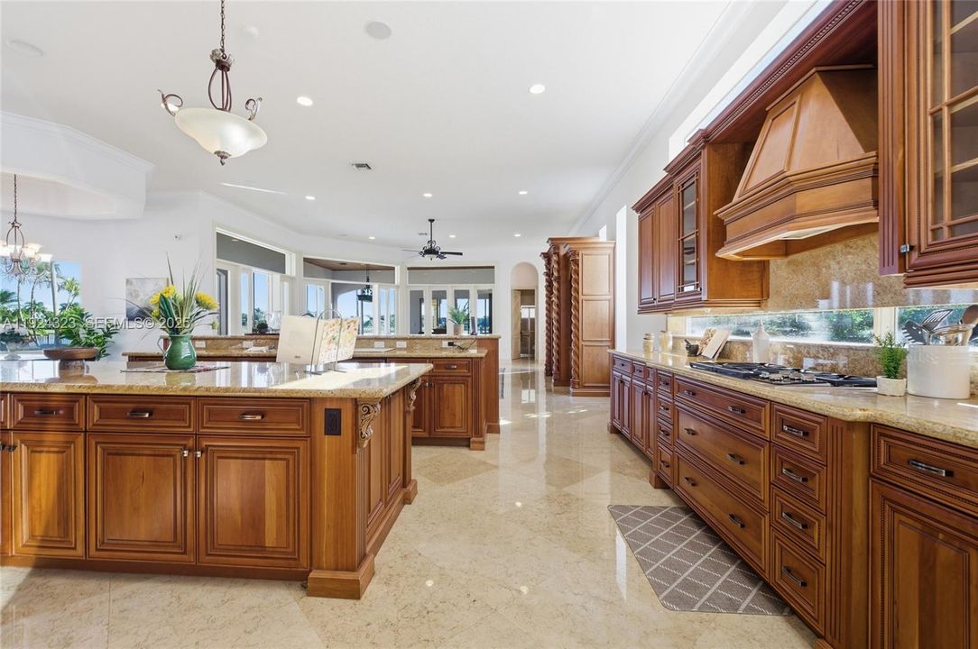 En Venta: $4,100,000 (6 camas, 7 baños, 8508 Pies cuadrados)